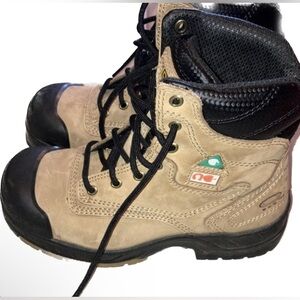 Like new Dakota cap toe steel boots​